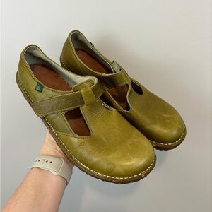 El Naturalista Olive Green Mary Janes